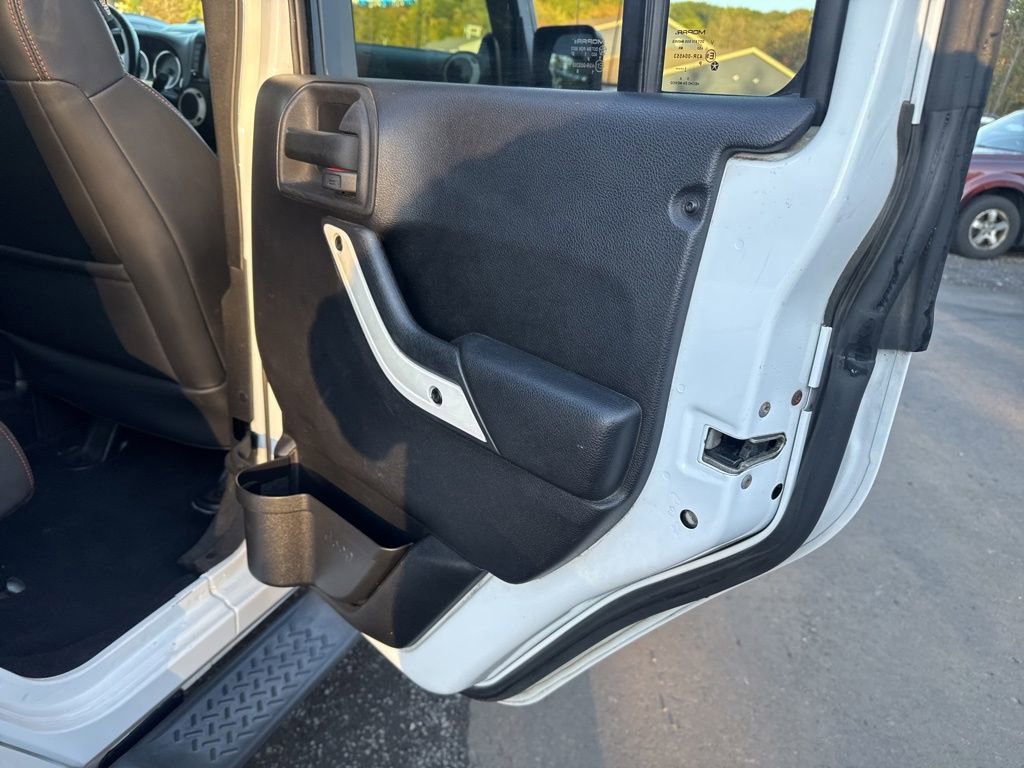 Used 2012 Jeep Wrangler Unlimited Sahara image 44