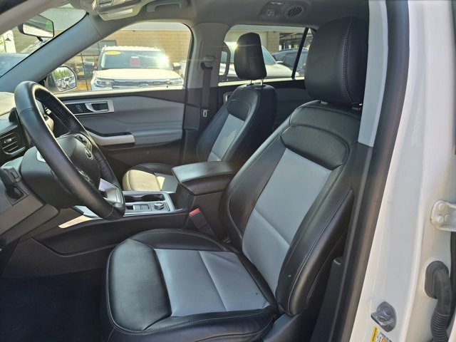 Used 2022 Ford Explorer XLT w/ Equipment Group 202A image 10
