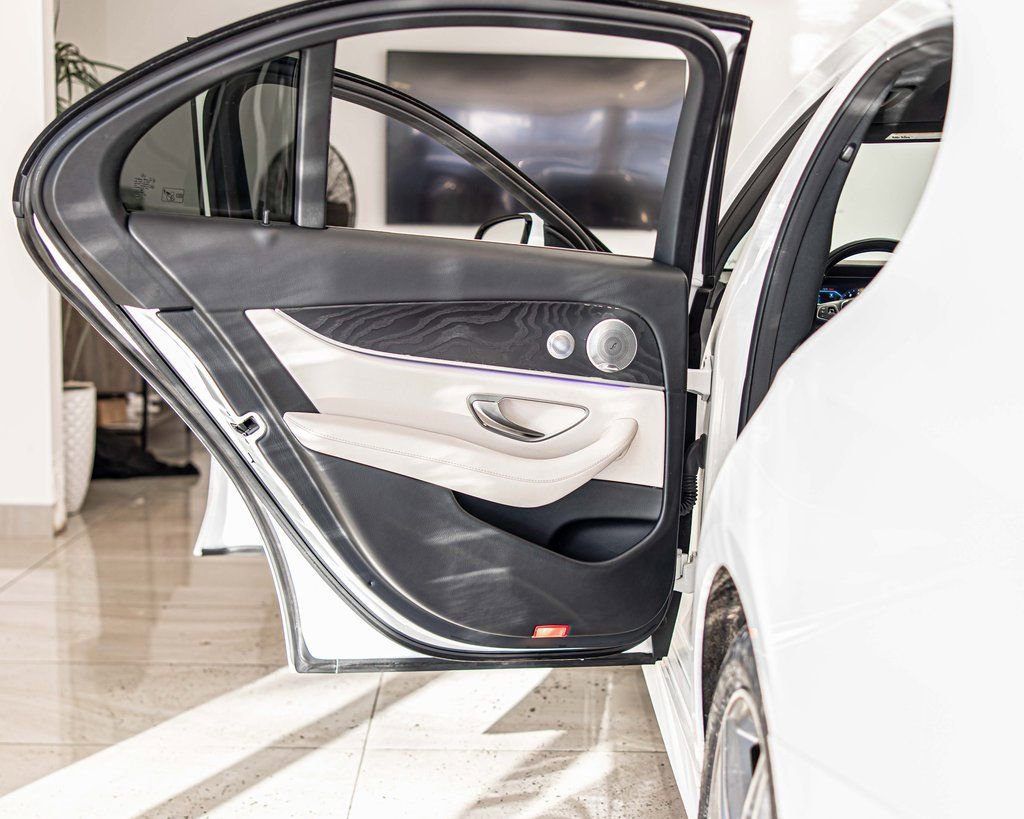 Used 2018 Mercedes-Benz E 400 4MATIC Sedan image 35