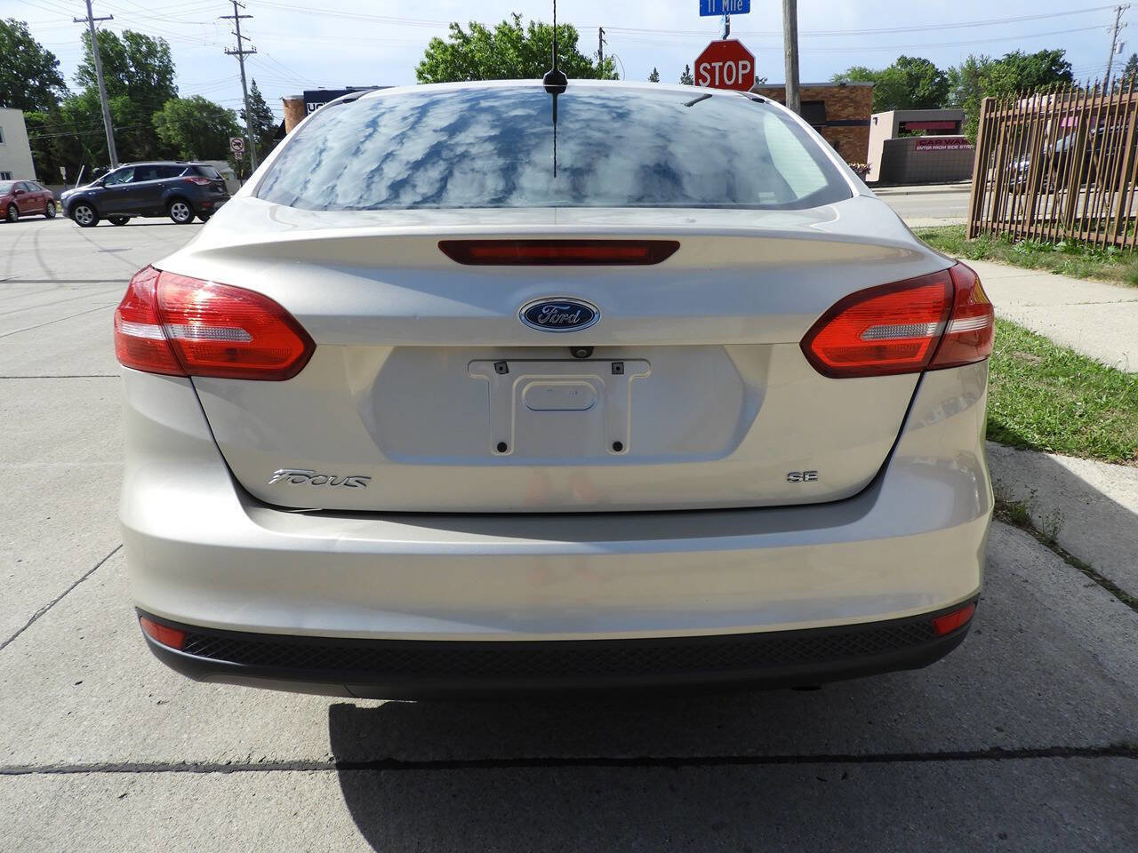 Used 2017 Ford Focus SE FWD image 8