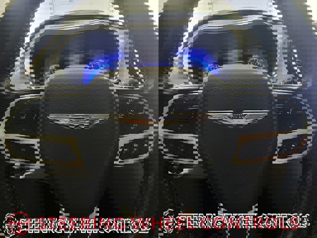 Used 2021 Chrysler Pacifica Touring-L image 18