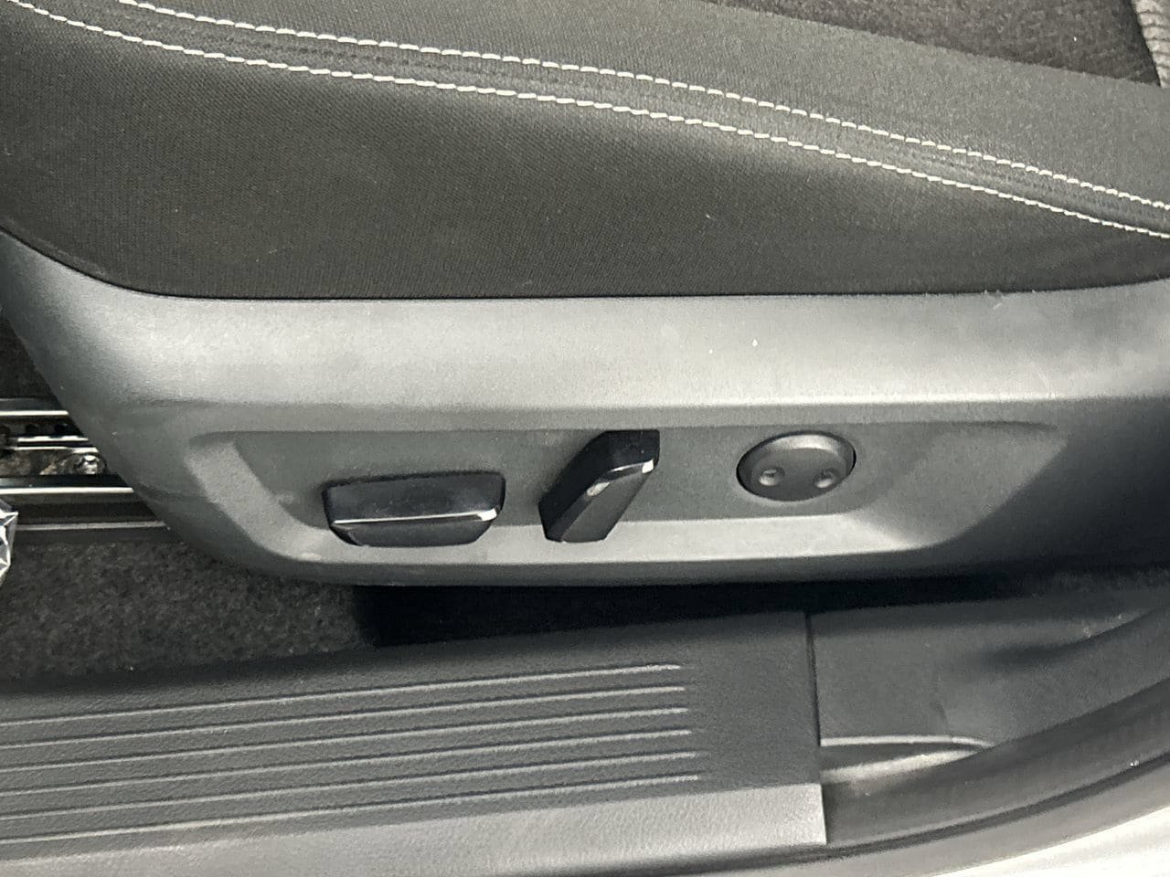 Used 2025 Nissan Rogue SV FWD image 20