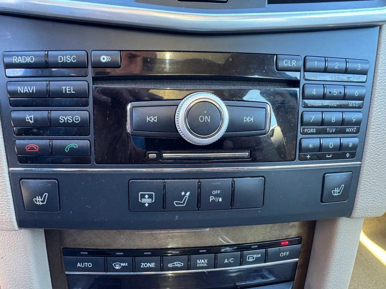 Used 2010 Mercedes-Benz E 350 4MATIC Sedan image 9