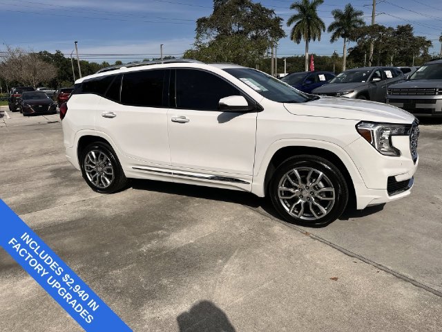 Used 2024 GMC Terrain Denali w/ Denali Premium Package AWD/4WD image 15