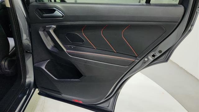Used 2024 Volkswagen Tiguan Wolfsburg Edition image 33
