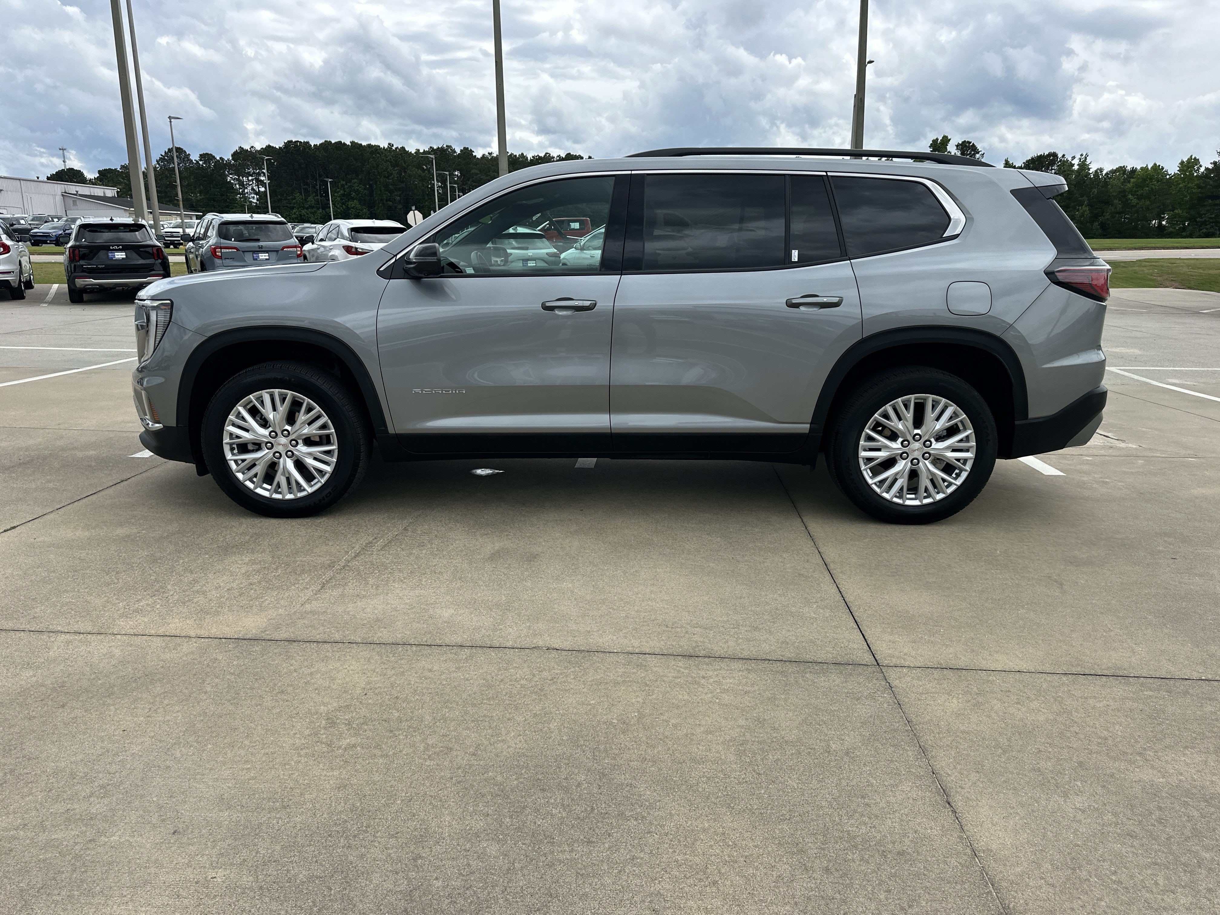 Certified 2026 GMC Acadia Elevation w/ Elevation Premium Package FWD image 13
