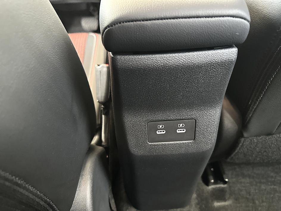 Certified 2025 Nissan Kicks SR FWD image 24