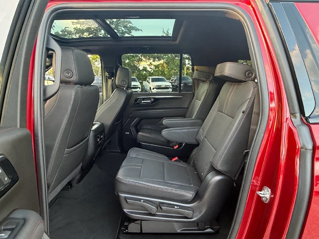 Used 2025 Chevrolet Suburban RST w/ Comfort Package RWD image 11