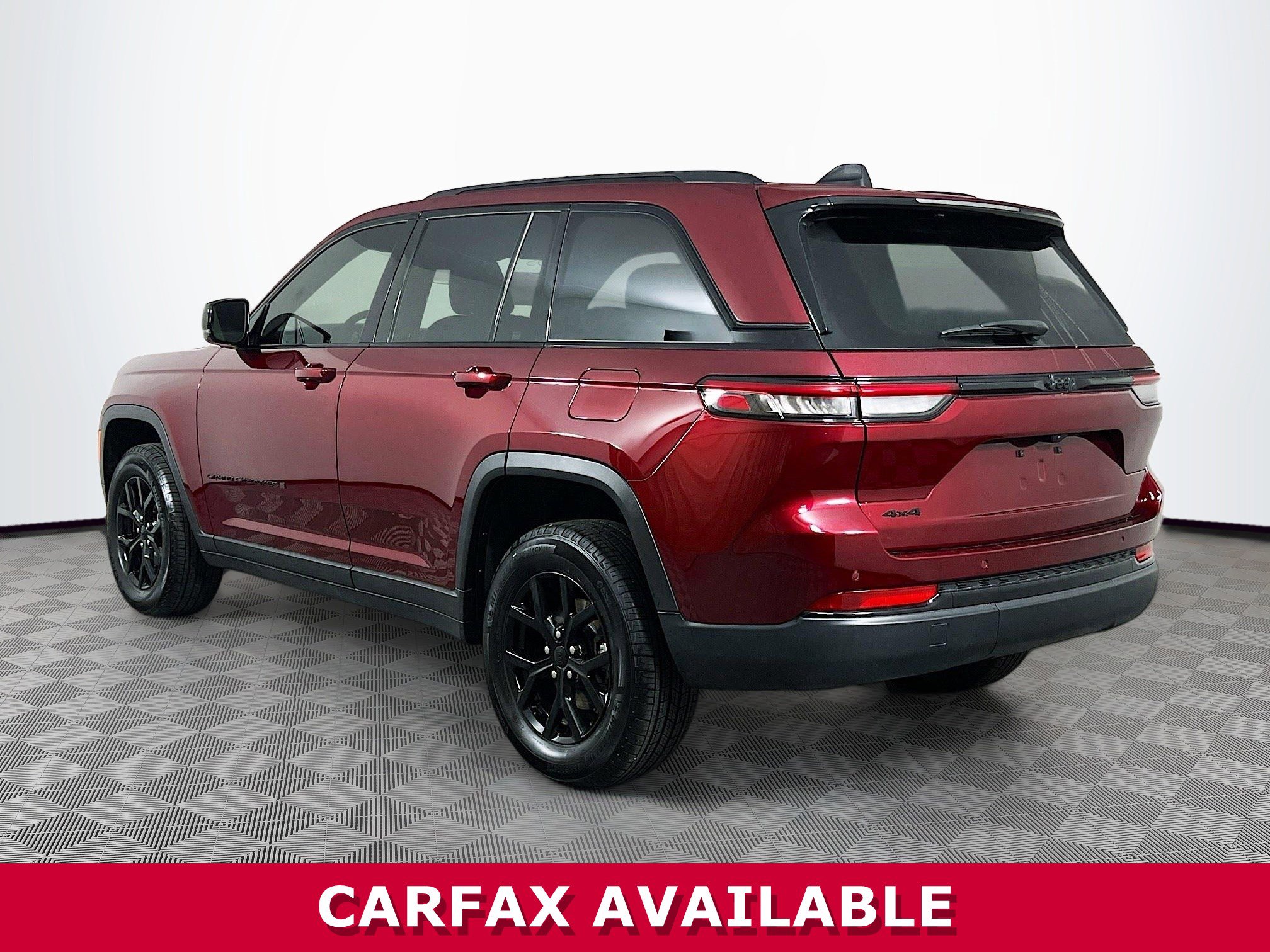 Used 2025 Jeep Grand Cherokee Altitude image 29