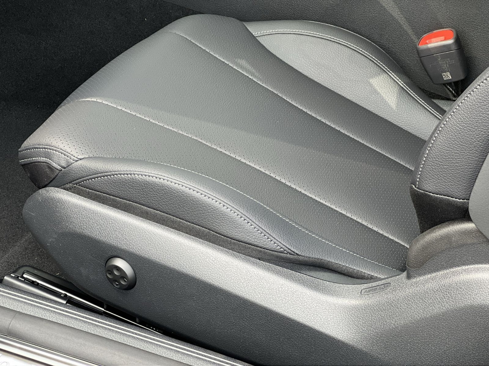 New 2026 Mercedes-Benz CLE 300 4MATIC Coupe image 19