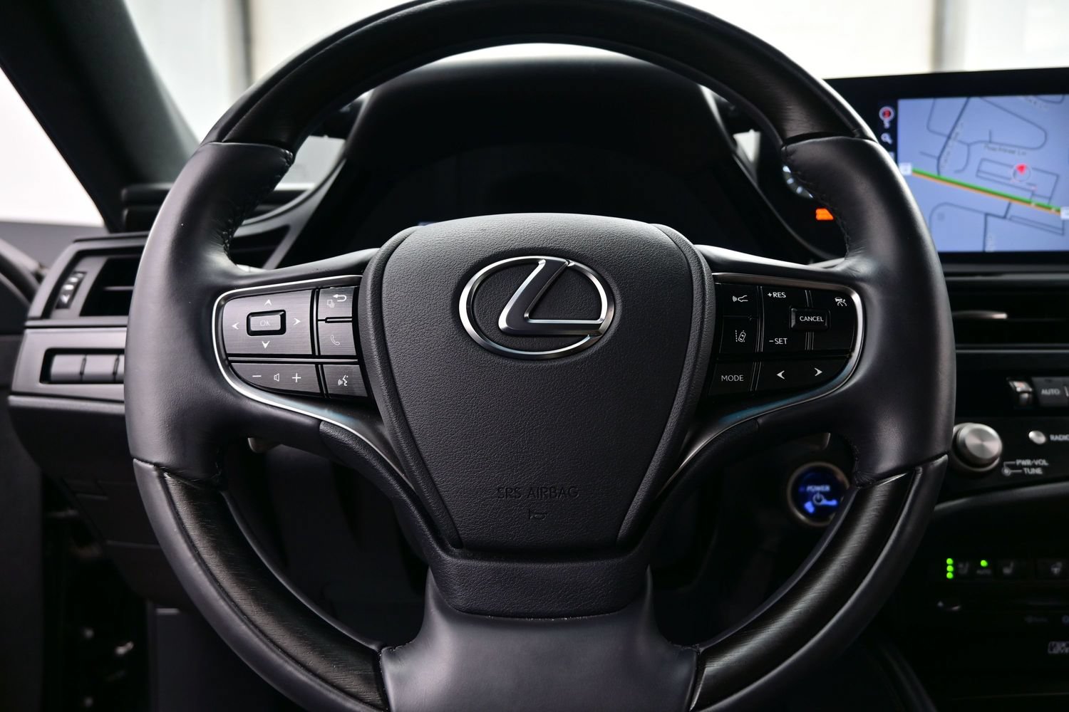 Used 2022 Lexus ES 300h w/ Luxury Package FWD image 30