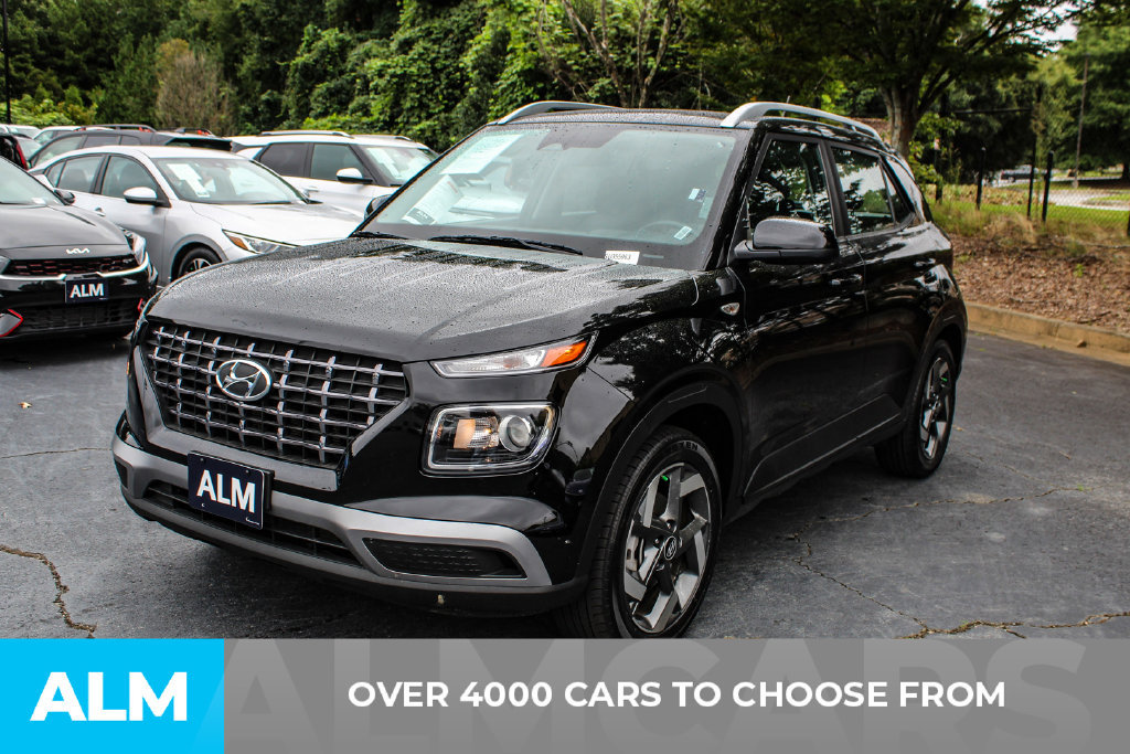 Used 2025 Hyundai Venue SEL FWD image 2