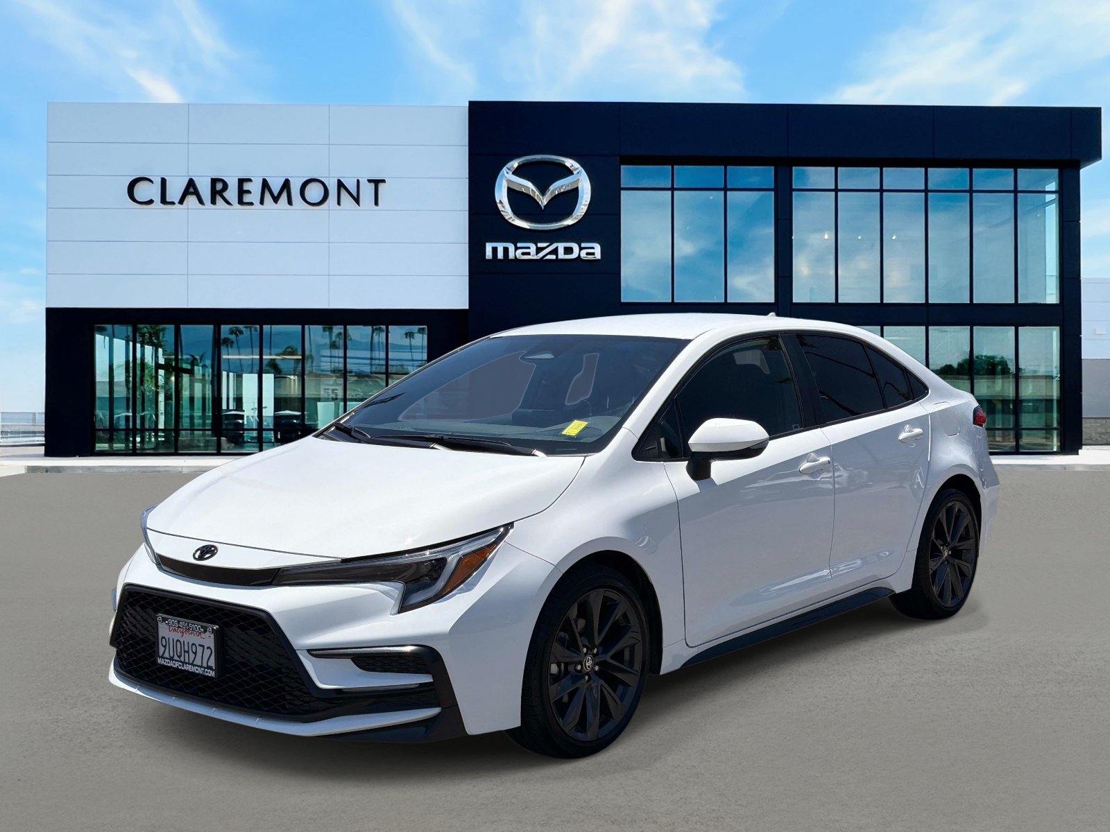 Used 2025 Toyota Corolla SE FWD image 3
