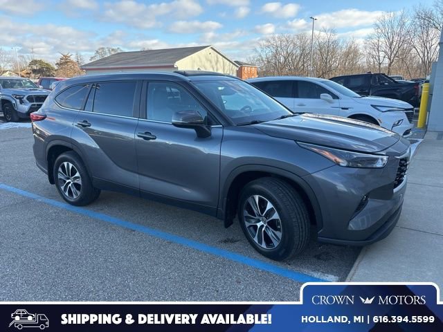Used 2023 Toyota Highlander XLE image 1
