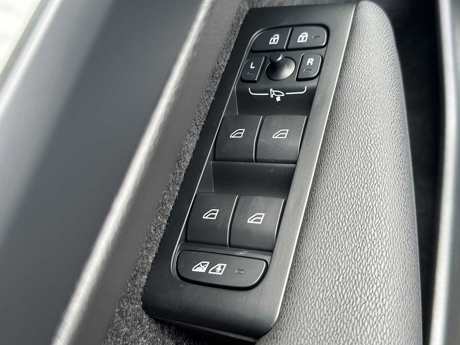 New 2026 Volvo XC40 B5 Ultra w/ Climate Package image 21