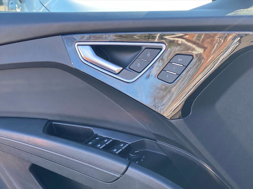 Used 2023 Audi Q4 e-tron Premium Plus w/ Premium Plus image 18