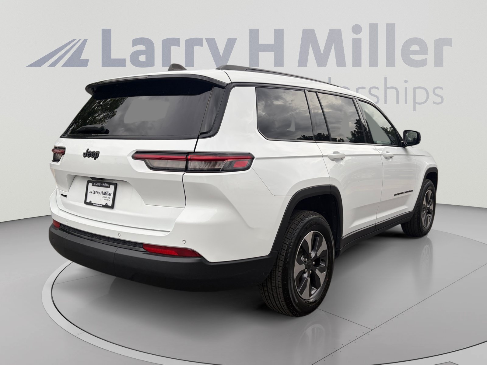 Used 2023 Jeep Grand Cherokee L Laredo AWD/4WD image 5