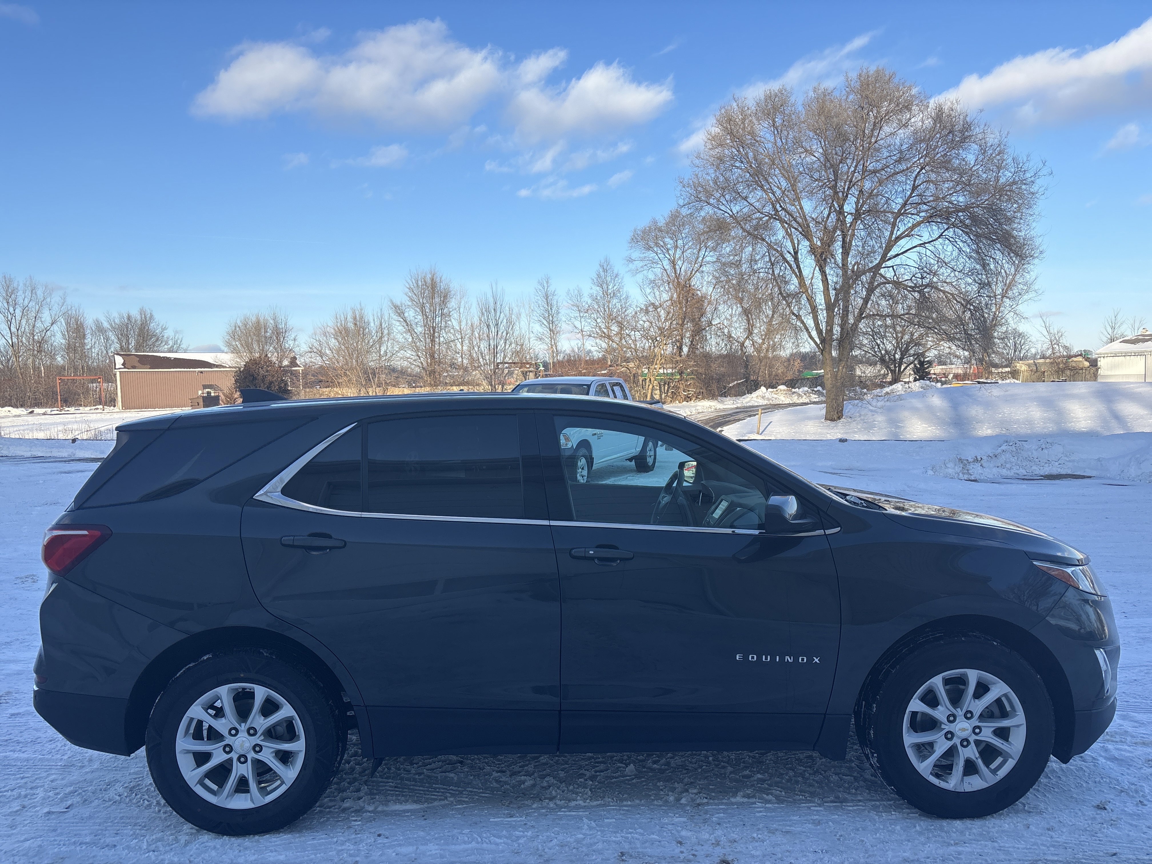 Used 2020 Chevrolet Equinox LT image 2