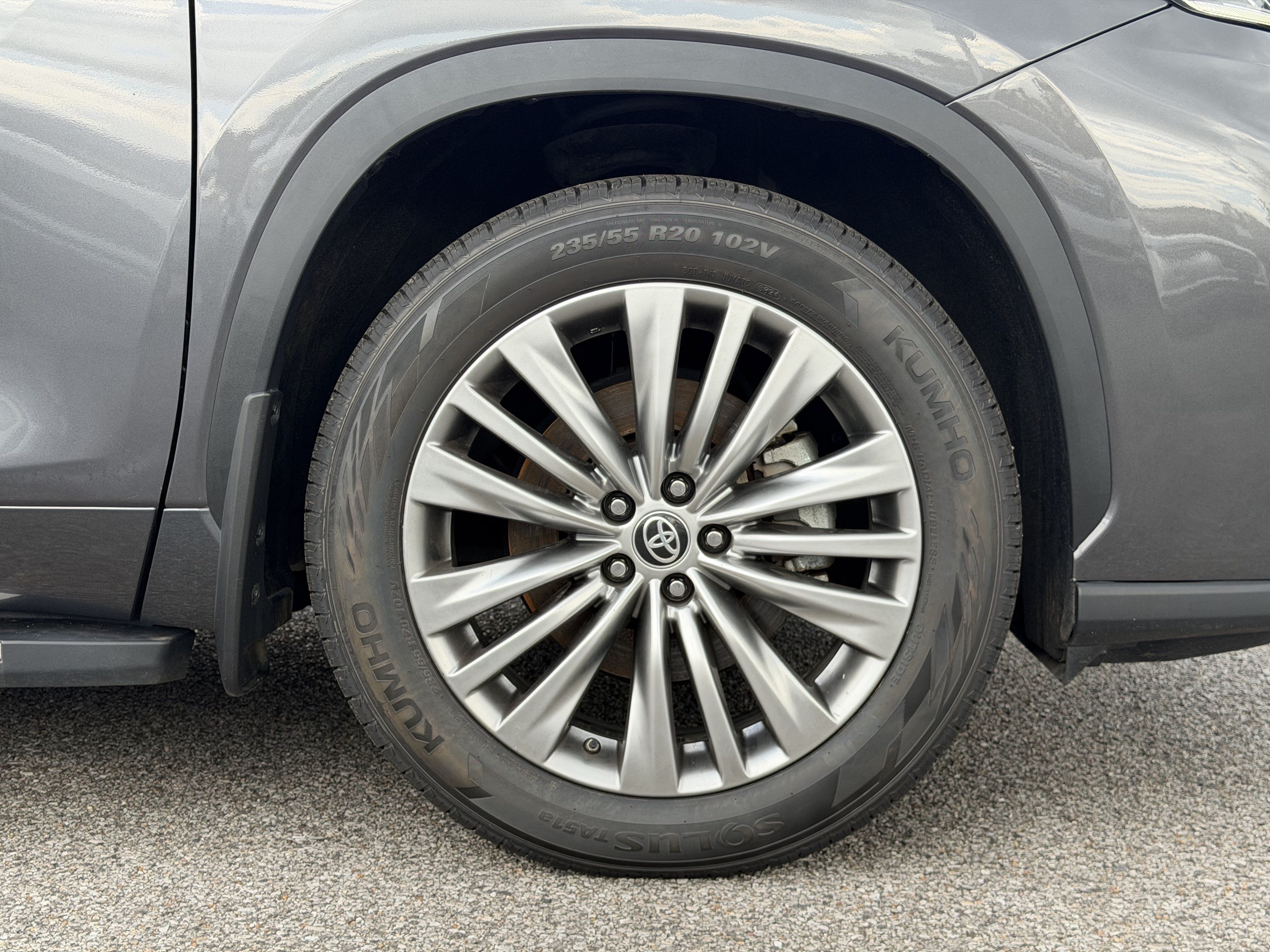 Used 2024 Toyota Highlander Platinum FWD image 13