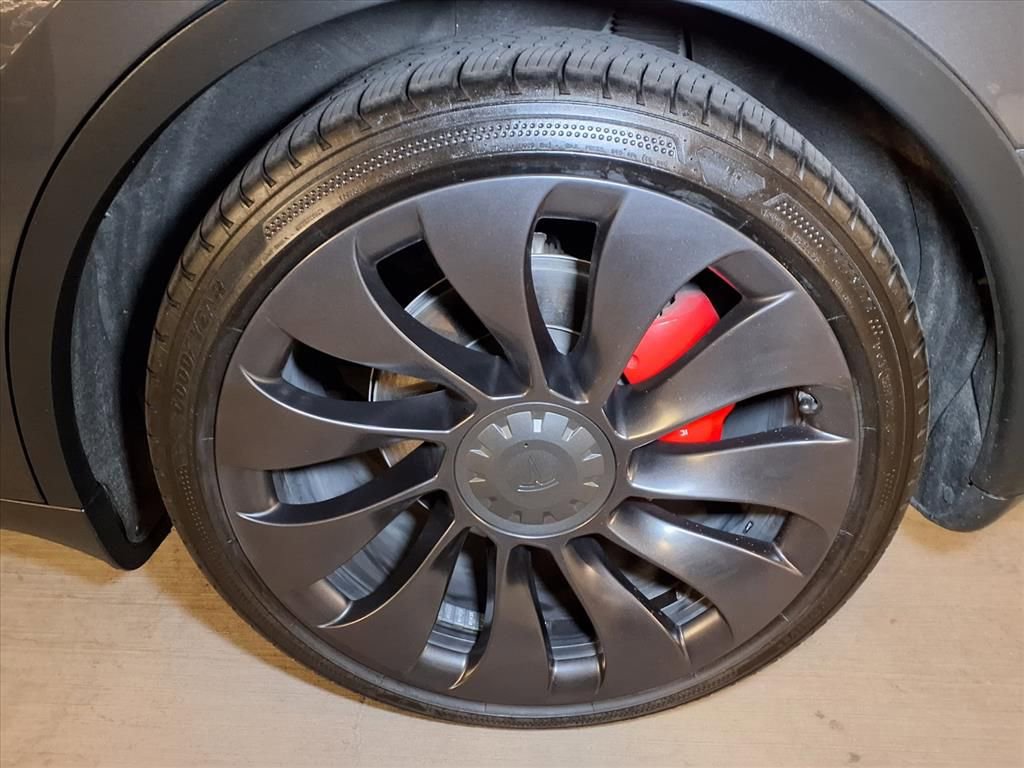 Used 2022 Tesla Model Y Performance image 17