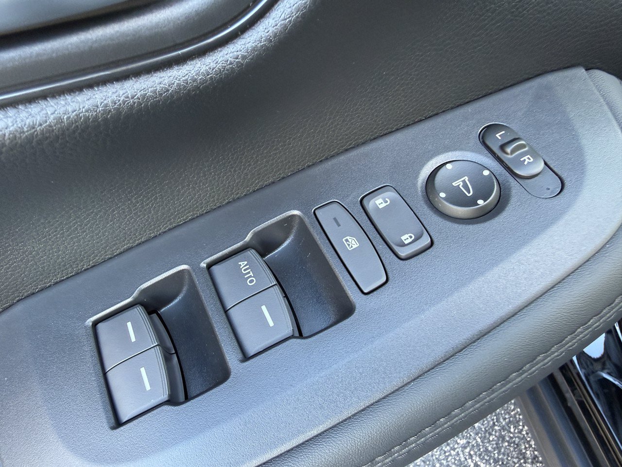 Certified 2026 Honda HR-V LX image 35