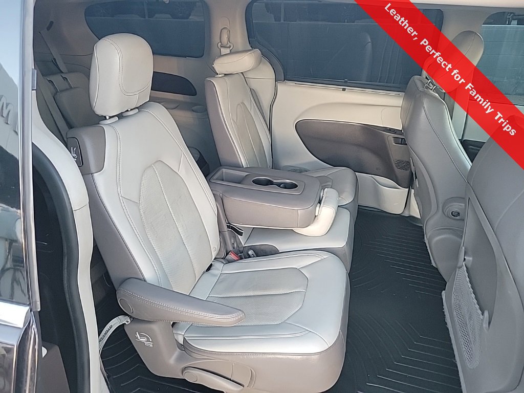 Used 2019 Chrysler Pacifica Touring-L image 42