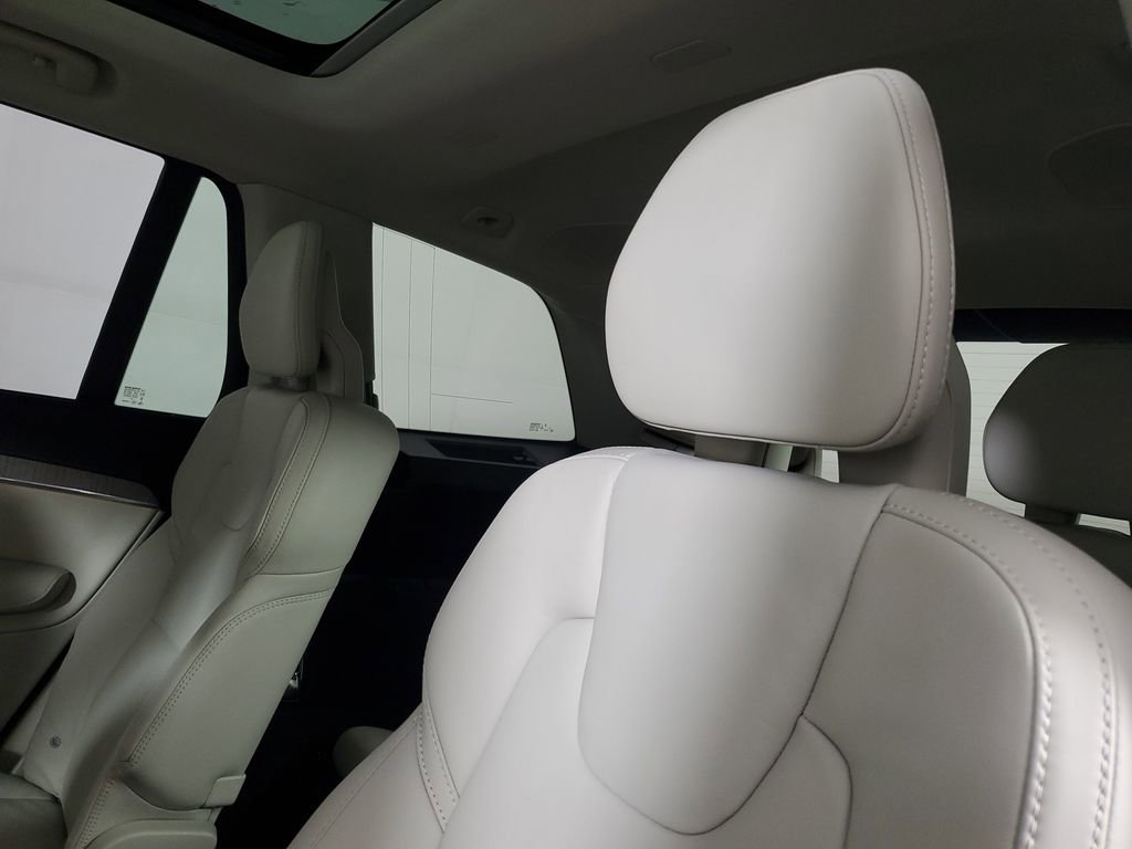 Certified 2024 Volvo XC90 B6 Ultimate w/ Protection Package Premier image 15