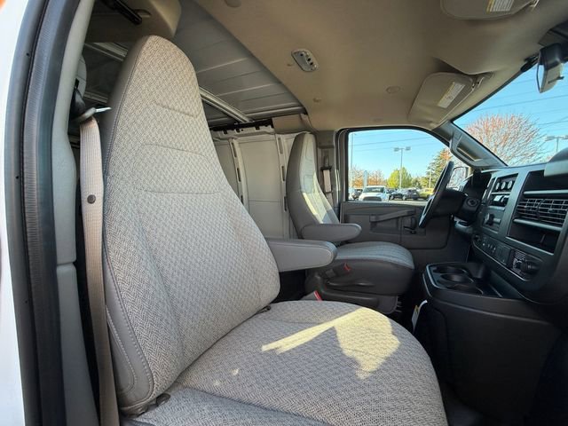 New 2025 Chevrolet Express 3500 w/ Driver Convenience Package image 34
