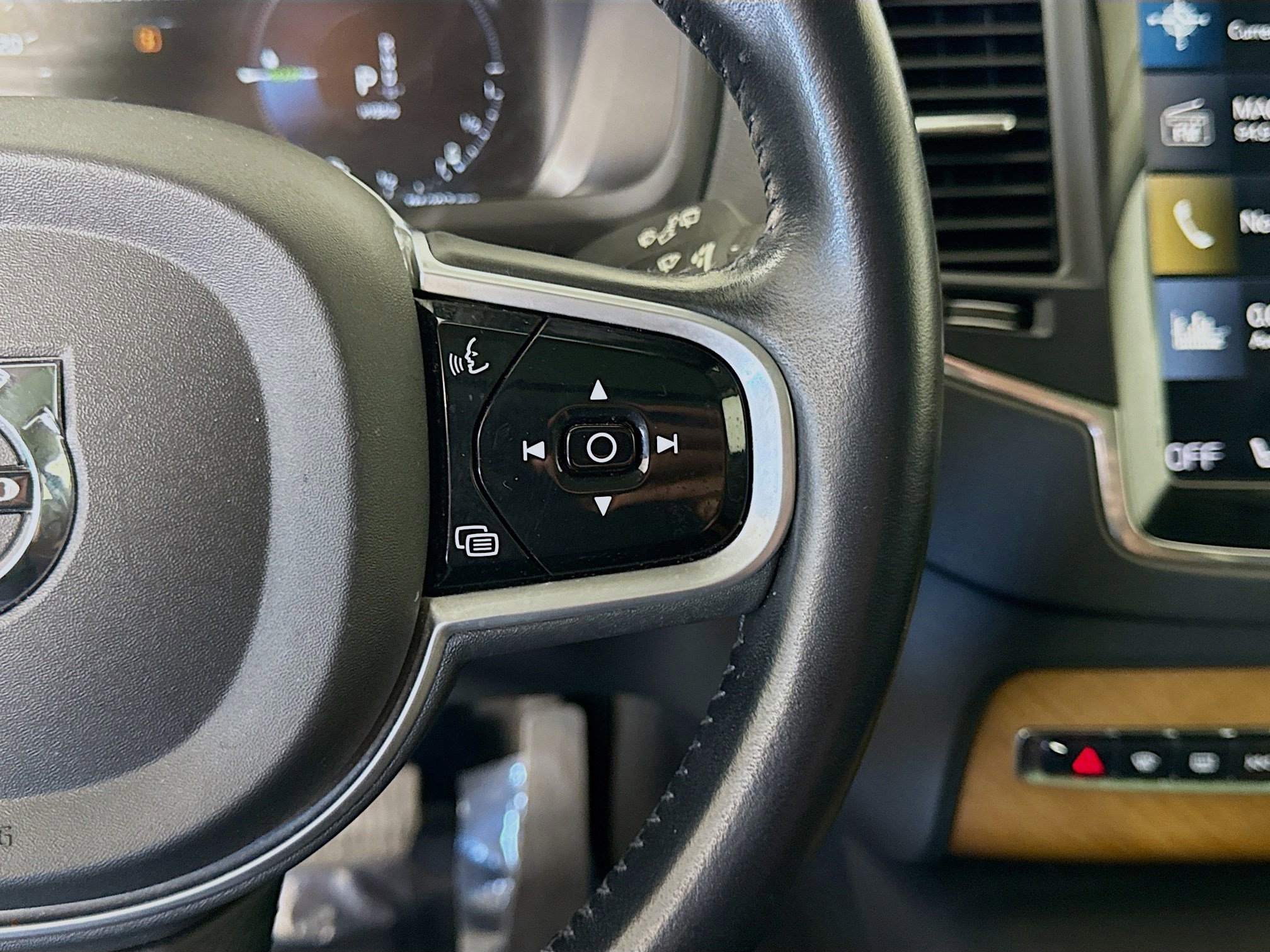 Used 2022 Volvo XC90 T8 Inscription Expression image 15