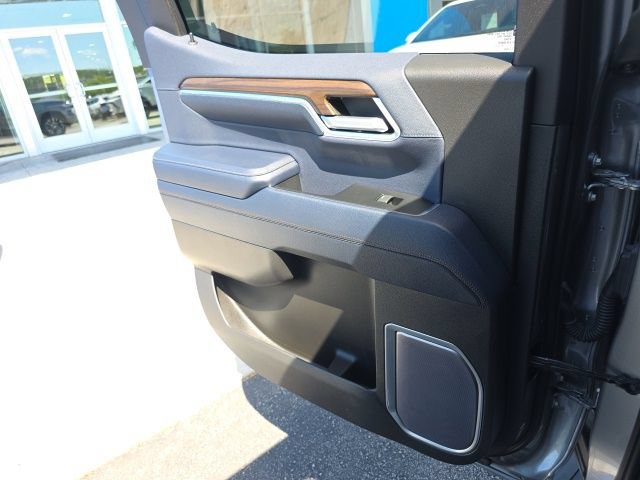Used 2023 Chevrolet Silverado 1500 High Country AWD/4WD image 32