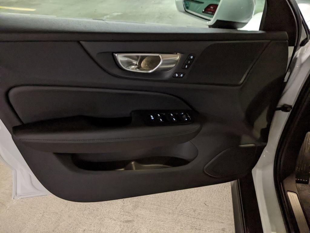 Certified 2024 Volvo V60 B5 Cross Country Plus image 9