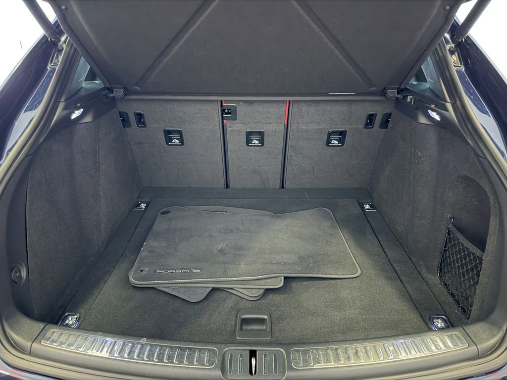 Certified 2023 Porsche Macan AWD/4WD image 28