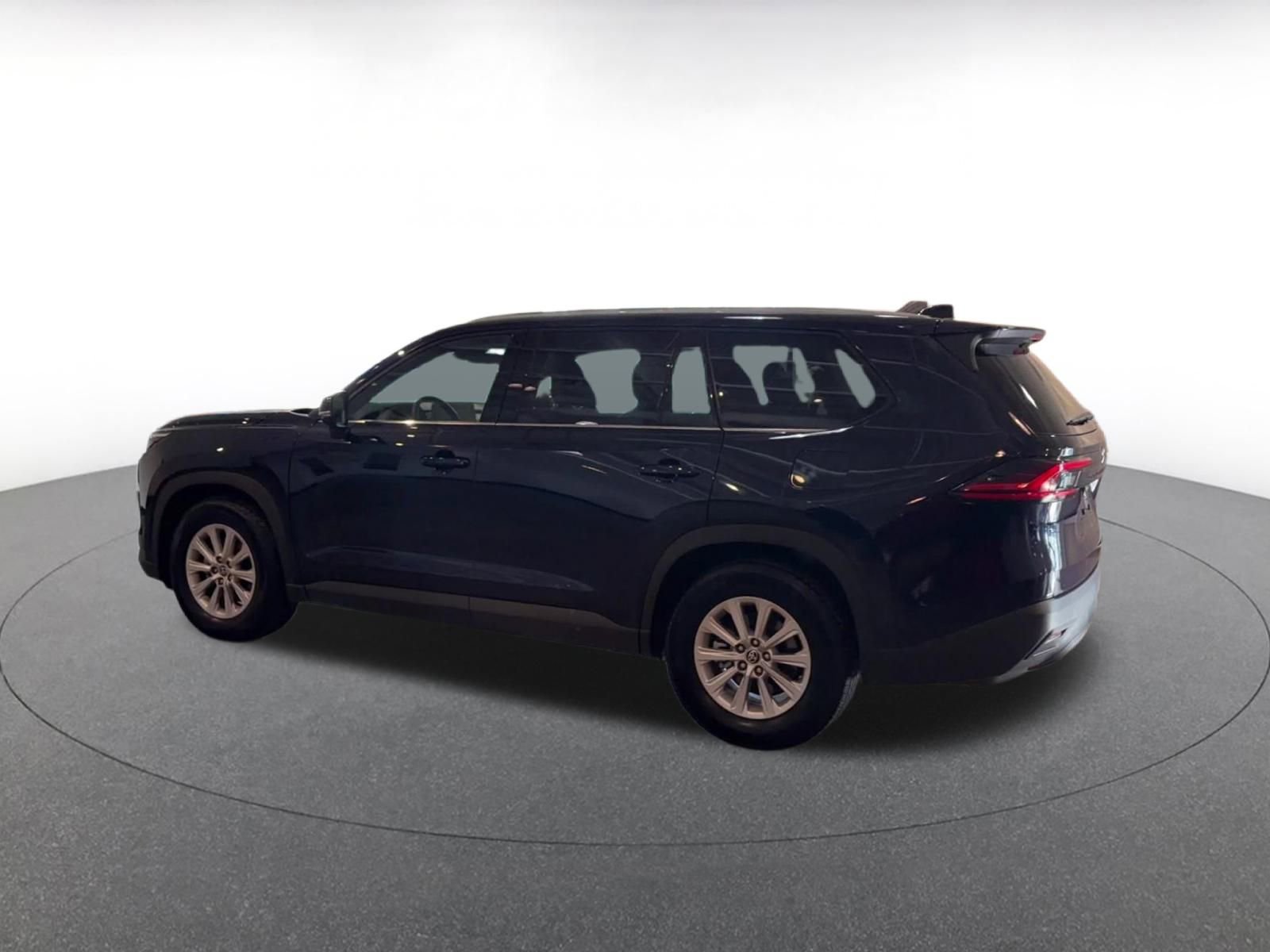 Used 2025 Toyota Grand Highlander FWD image 11