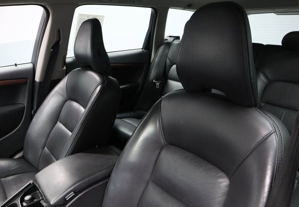 Used 2010 Volvo XC70 3.2 image 24