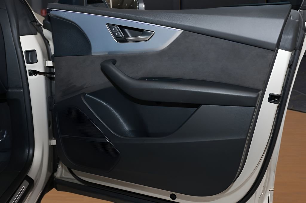 Used 2021 Audi SQ8 Premium Plus w/ SQ8 Black Optic Package image 19