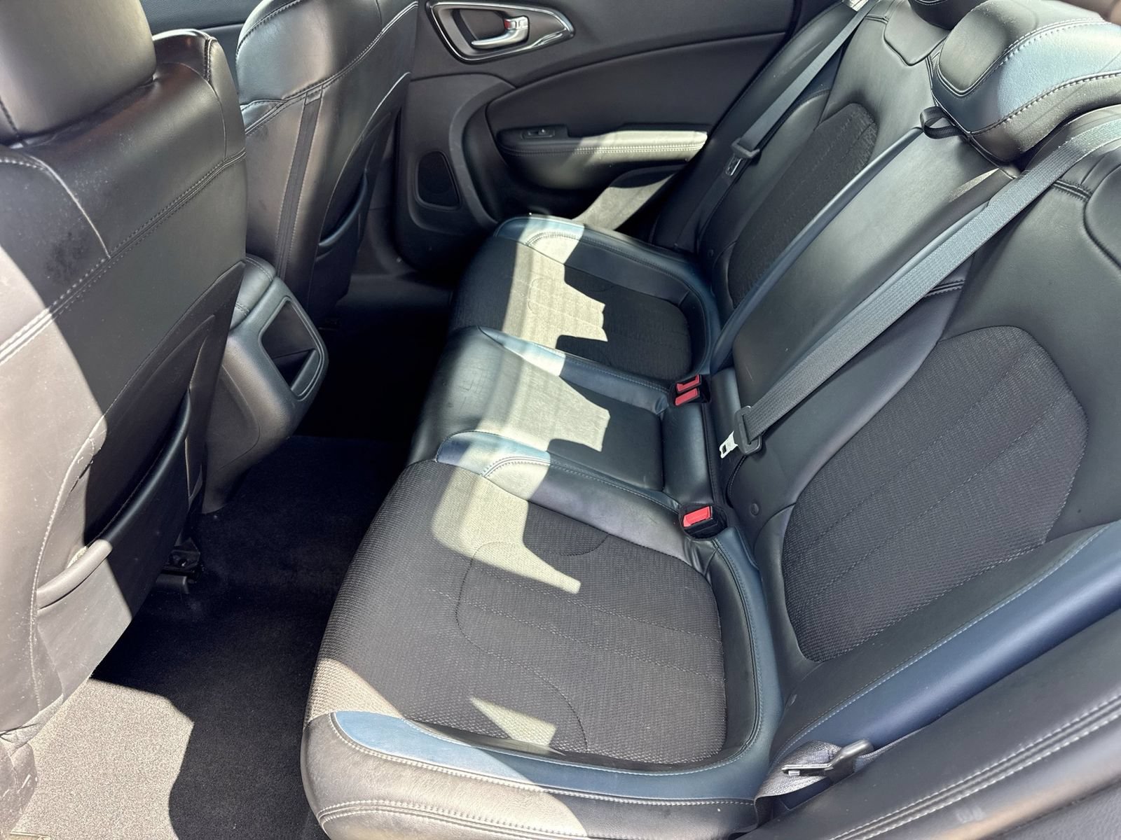 Used 2016 Chrysler 200 S FWD image 20