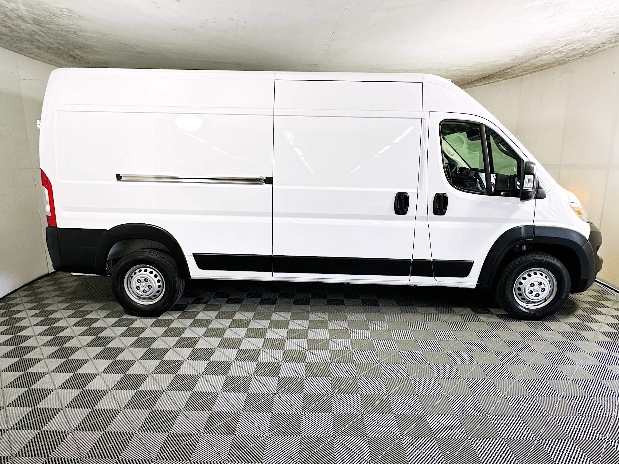 Used 2025 RAM ProMaster 2500 w/ Convenience Group image 2