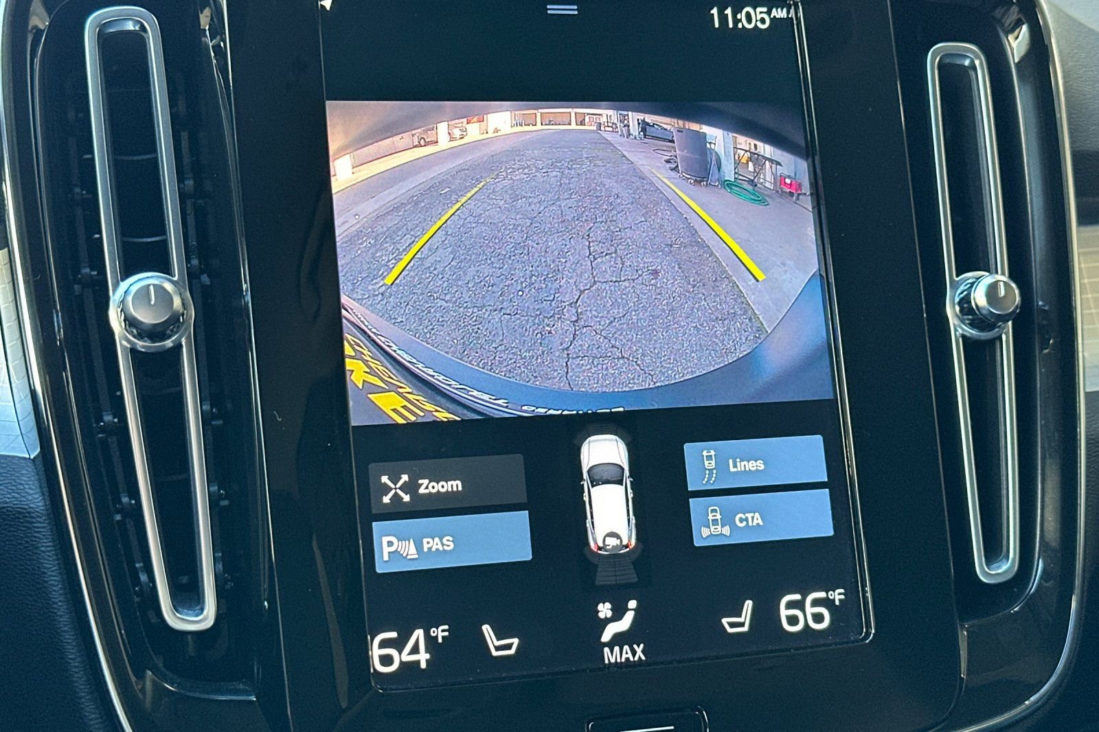 Used 2021 Volvo XC40 T5 Momentum w/ Premium Package image 27