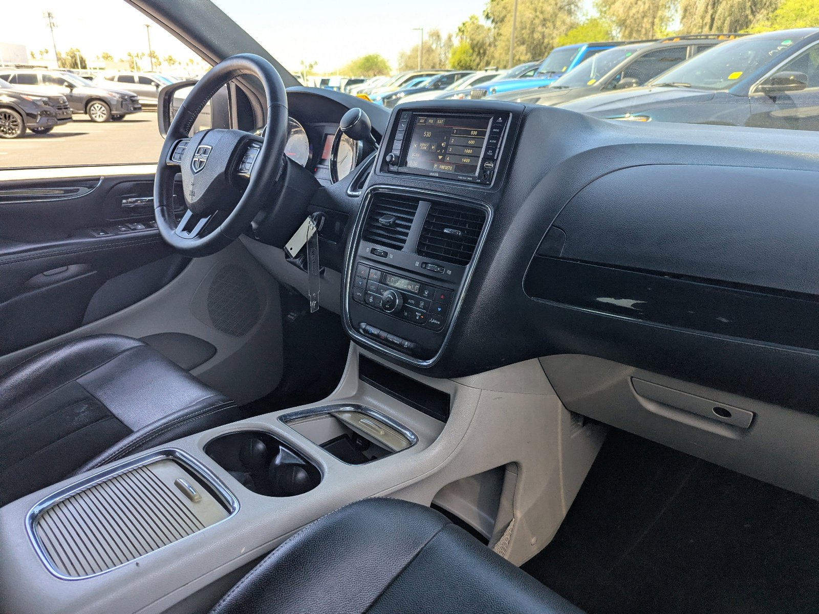 Used 2017 Dodge Grand Caravan SXT w/ Driver Convenience Group FWD image 12