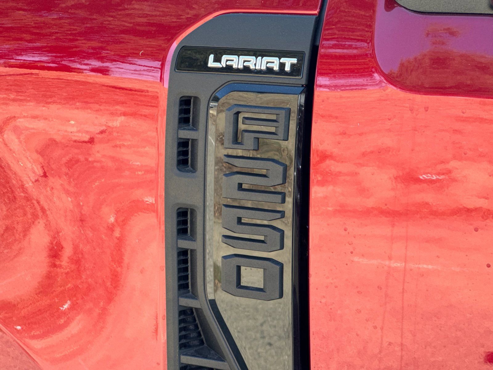 New 2026 Ford F250 Lariat w/ Black Appearance Package image 32