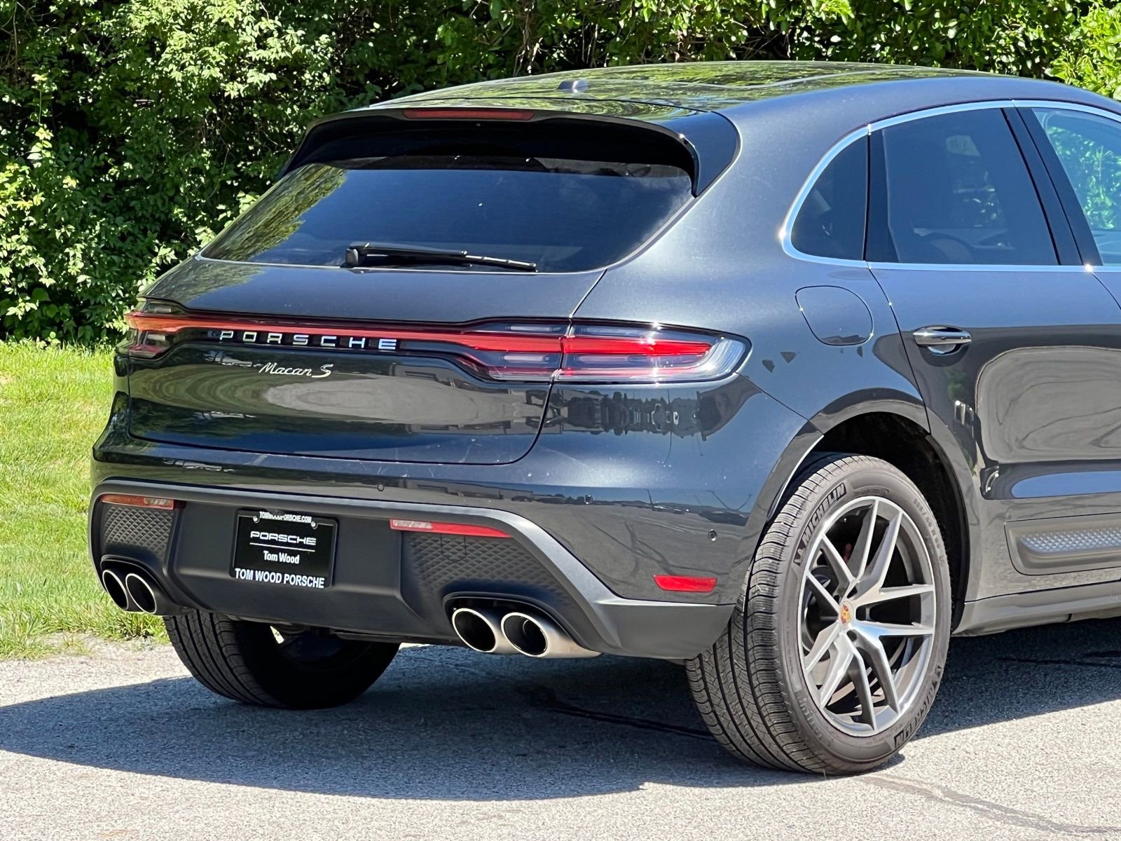Certified 2022 Porsche Macan S AWD/4WD image 9