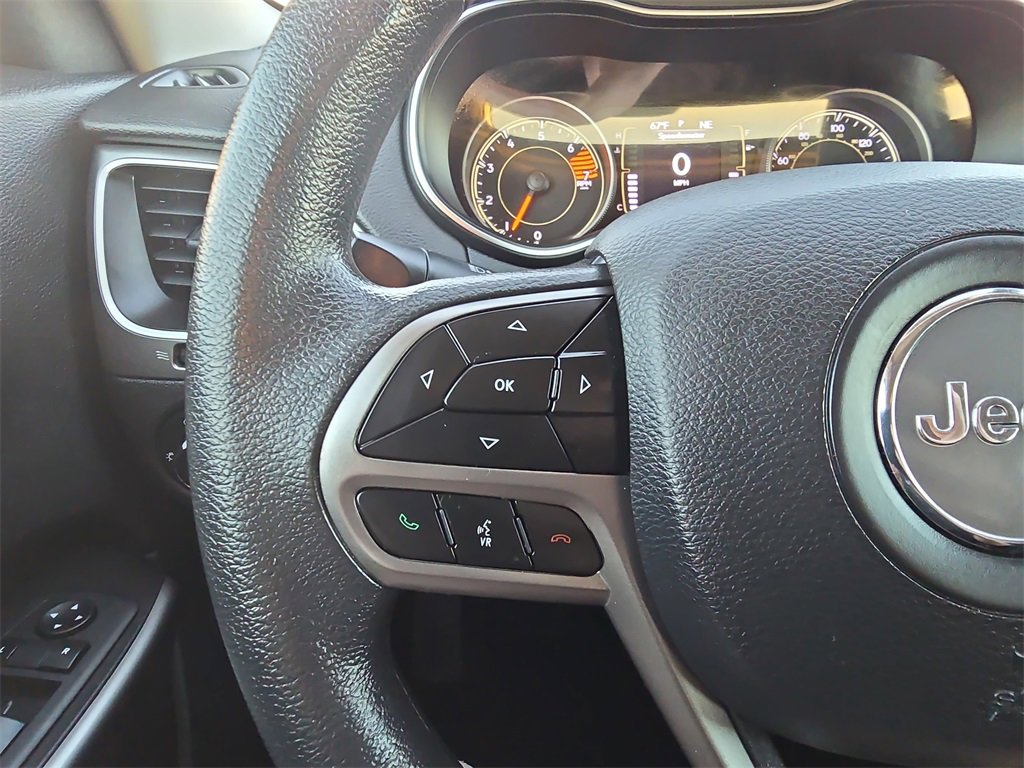 Used 2019 Jeep Cherokee Latitude w/ Popular Appearance Group image 17