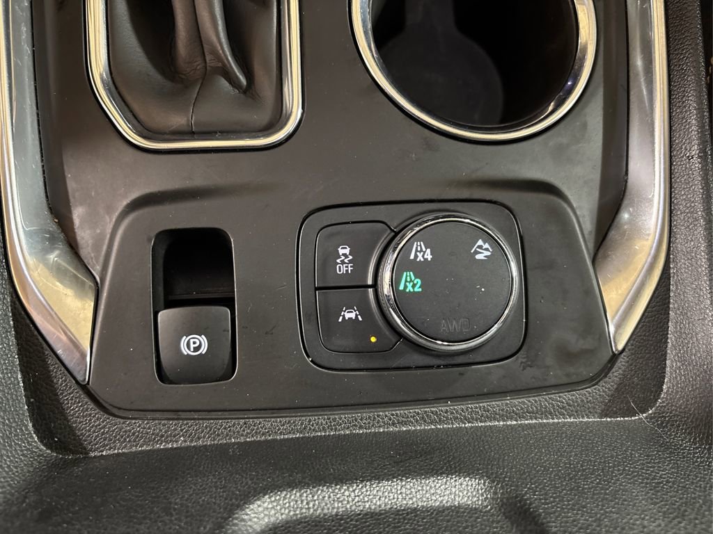 Used 2021 Chevrolet Traverse LT image 34