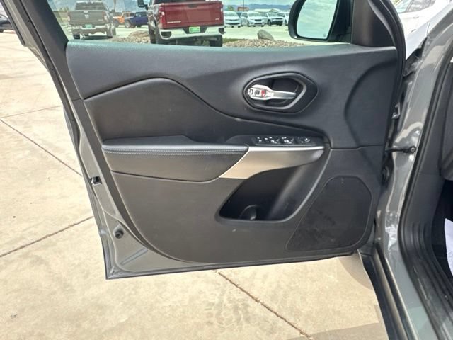 Certified 2020 Jeep Cherokee Latitude Plus w/ Comfort/Convenience Group FWD image 18