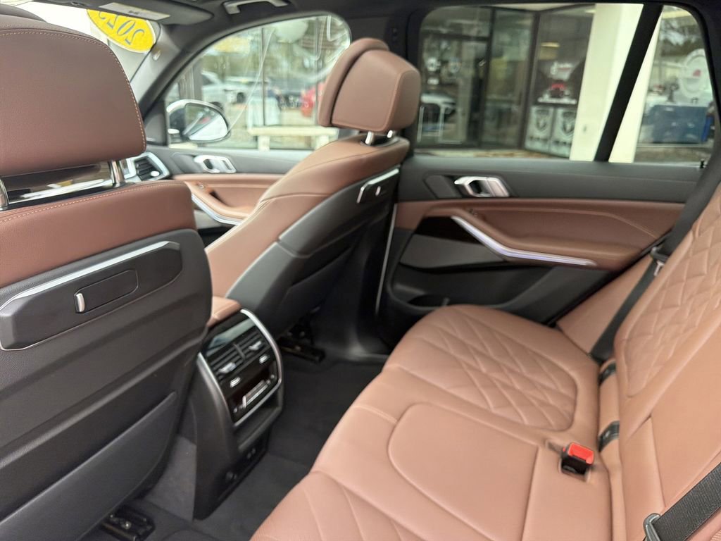 Used 2025 BMW X5 xDrive40i AWD/4WD image 14