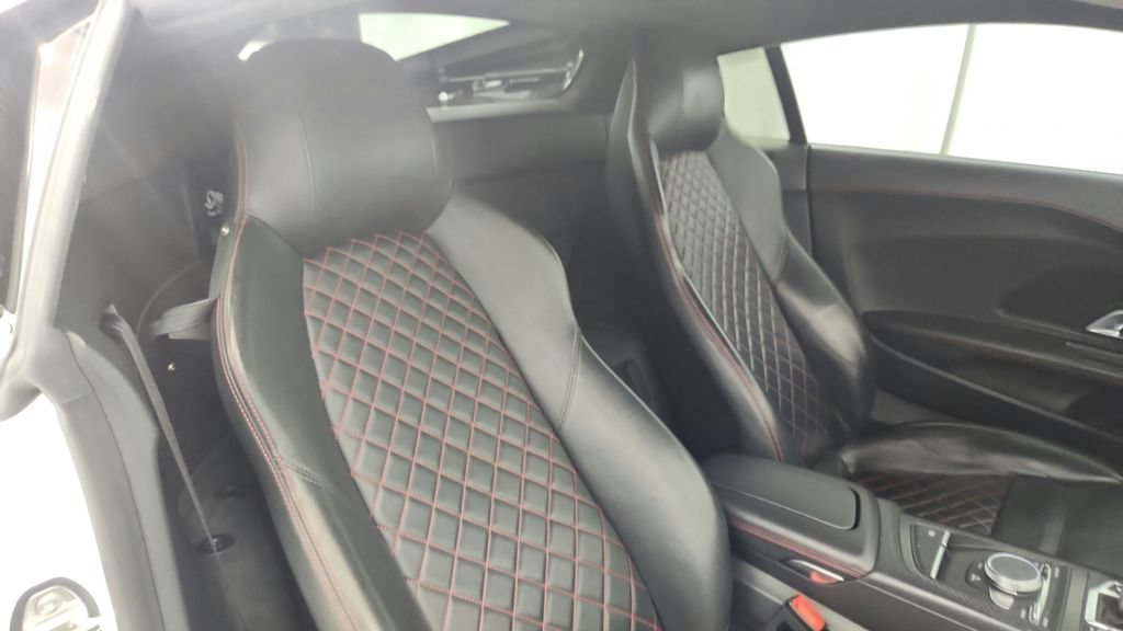 Used 2017 Audi R8 V10 w/ Carbon Exterior Package AWD/4WD image 46
