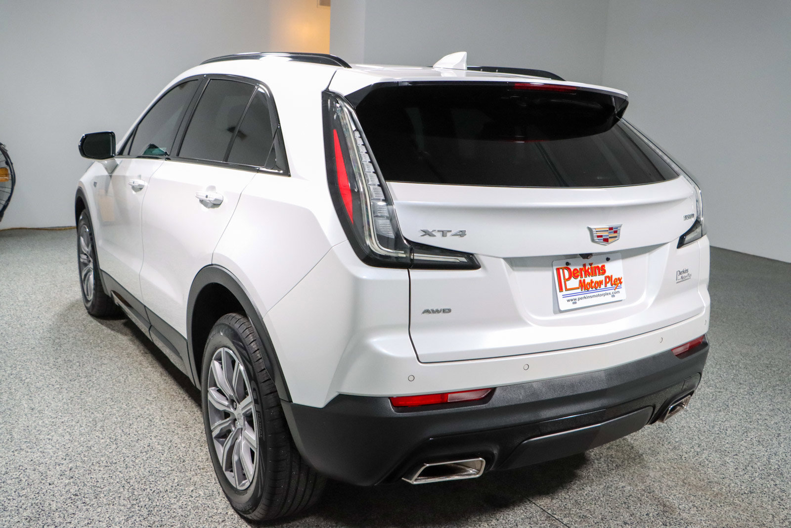 Used 2023 Cadillac XT4 Sport w/ Sun And Sound Package AWD/4WD image 9