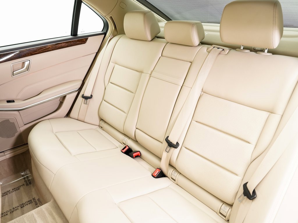 Used 2015 Mercedes-Benz E 250 BlueTEC 4MATIC Sedan image 25