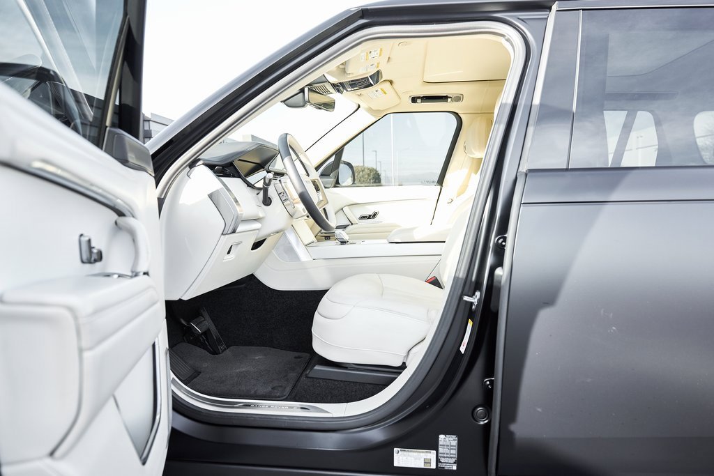 Used 2024 Land Rover Range Rover SV image 33