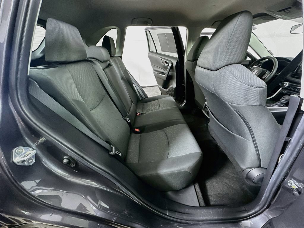 Used 2022 Toyota RAV4 XLE AWD/4WD image 12